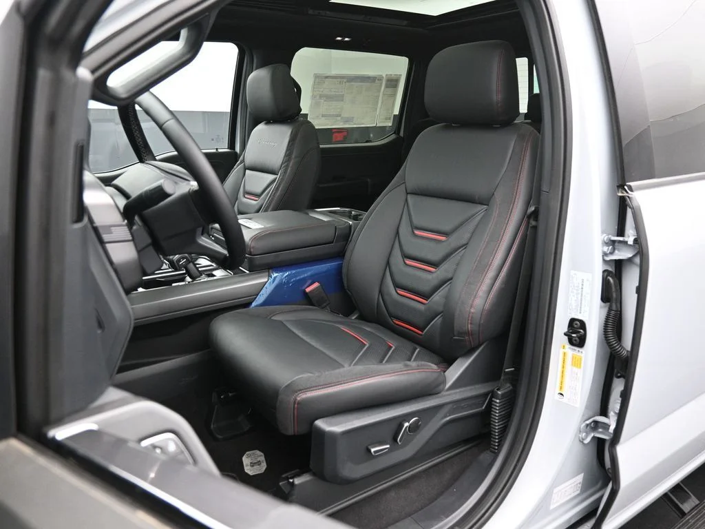 New 2025 Space White Metallic Ford Lariat image 8