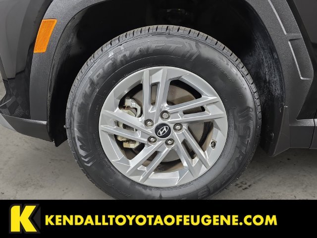 Used 2025 Black Hyundai SE image 9