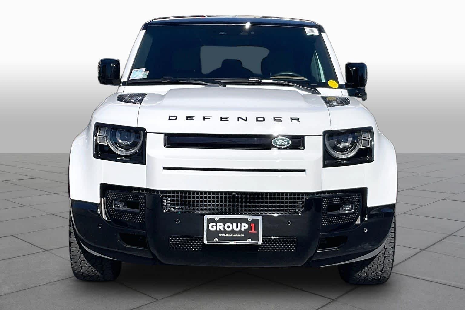 Used 2025 Fuji White Land Rover V8 image 3