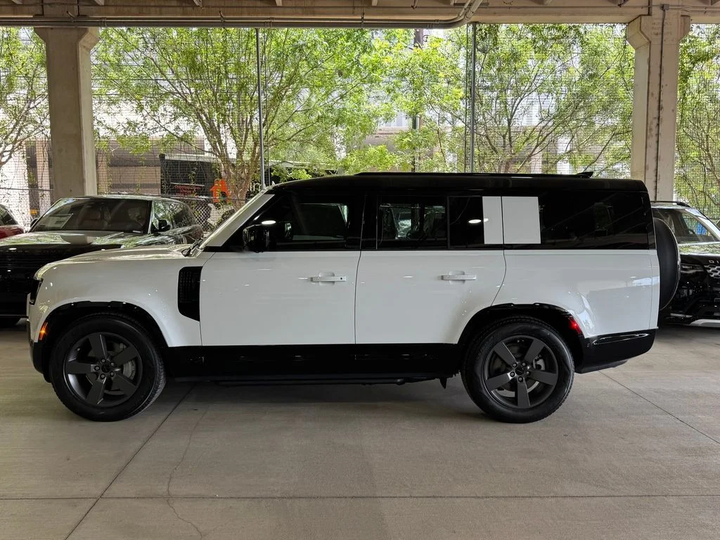 New 2026 Fuji White Land Rover X-Dynamic SE image 5