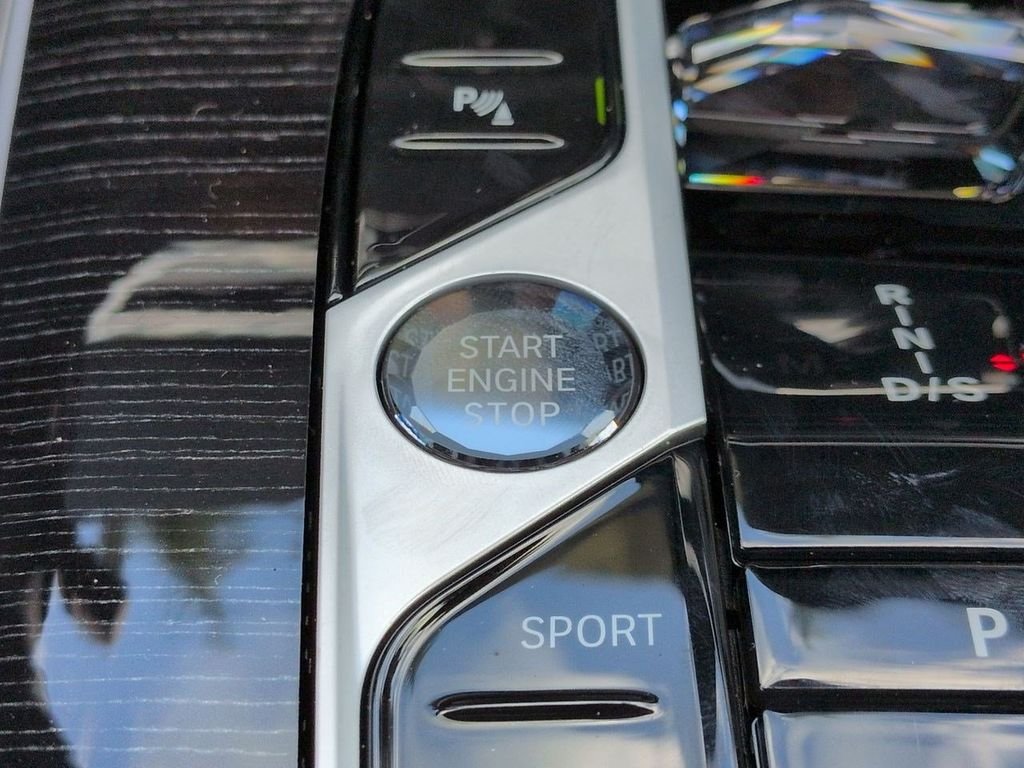 New 2027 Brooklyn Grey Metallic BMW xDrive40i image 29