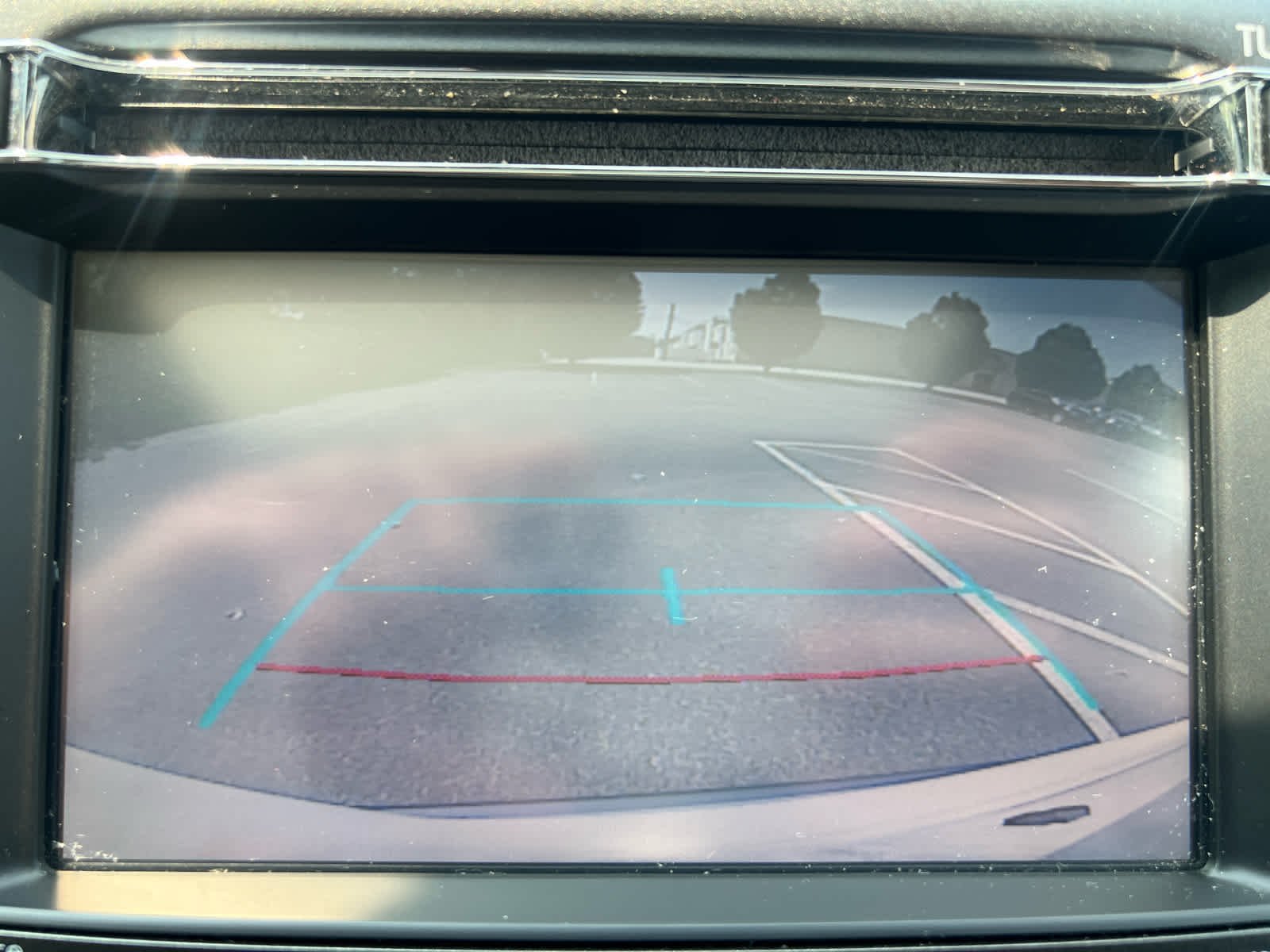 Used 2015 Super White Toyota XLE image 13