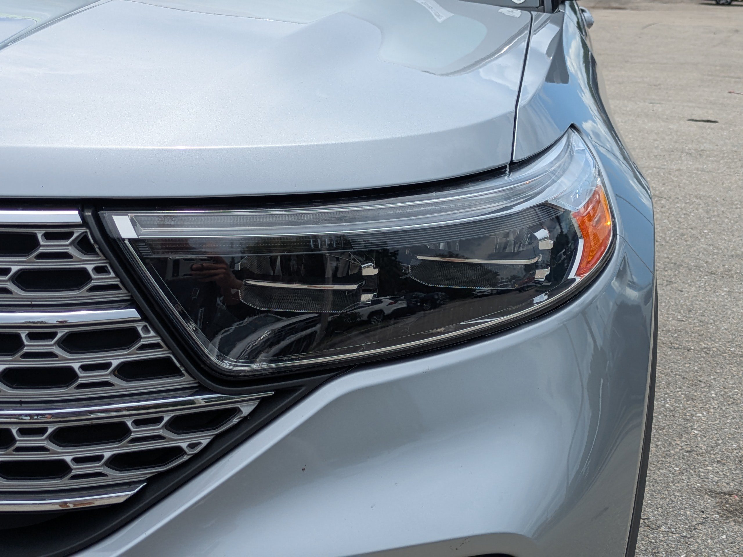 Used 2022 Silver Metallic Ford Limited image 10