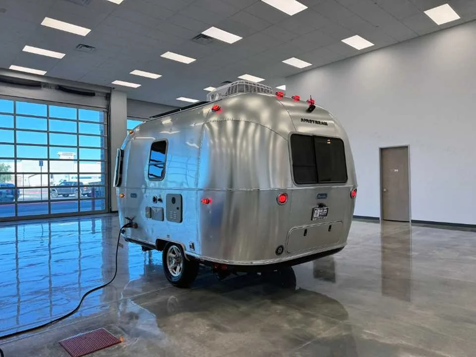 Used 2025  AIRSTREAM  image 3