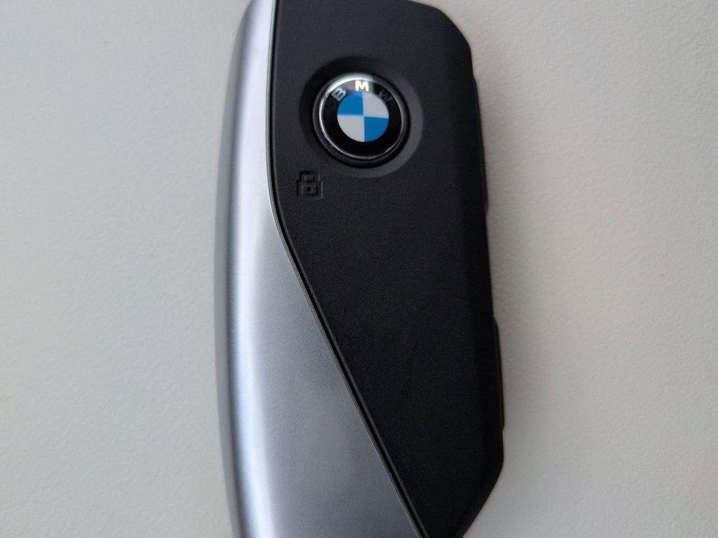New 2026 Cape York Green Metallic BMW xDrive28i image 29