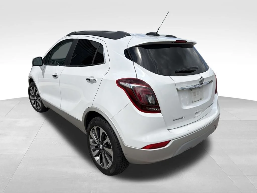 Used 2018 White Frost Buick Essence image 35