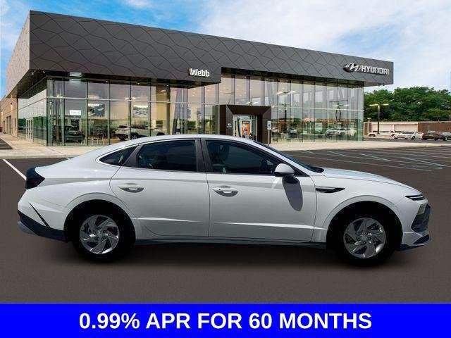 New 2026 White Hyundai SE image 20