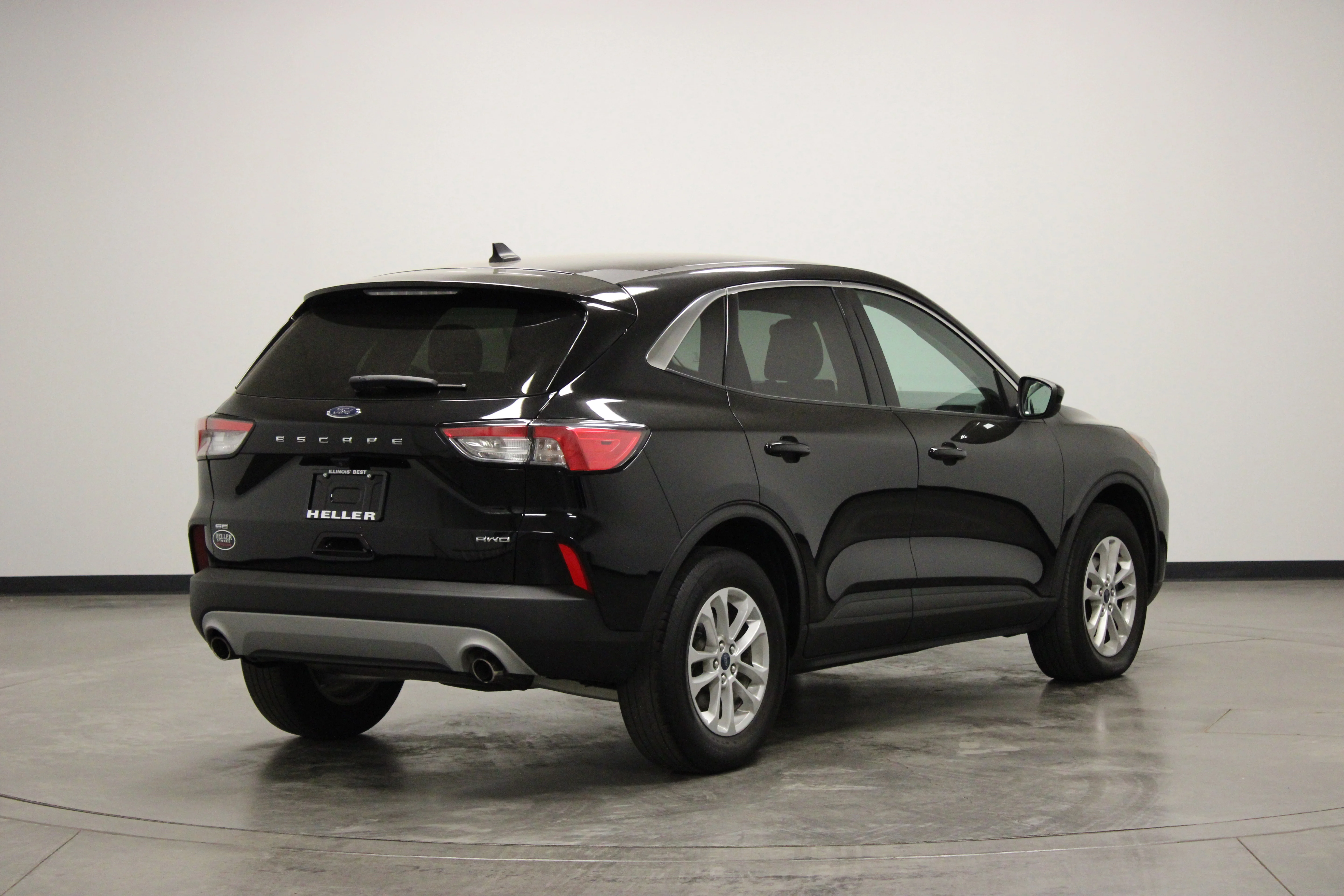 Used 2021 Agate Black Metallic Ford SE image 8