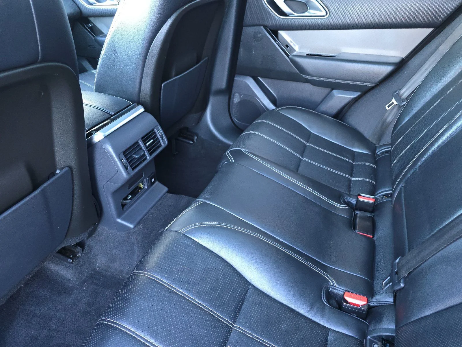 Used 2020 Black Land Rover S image 11