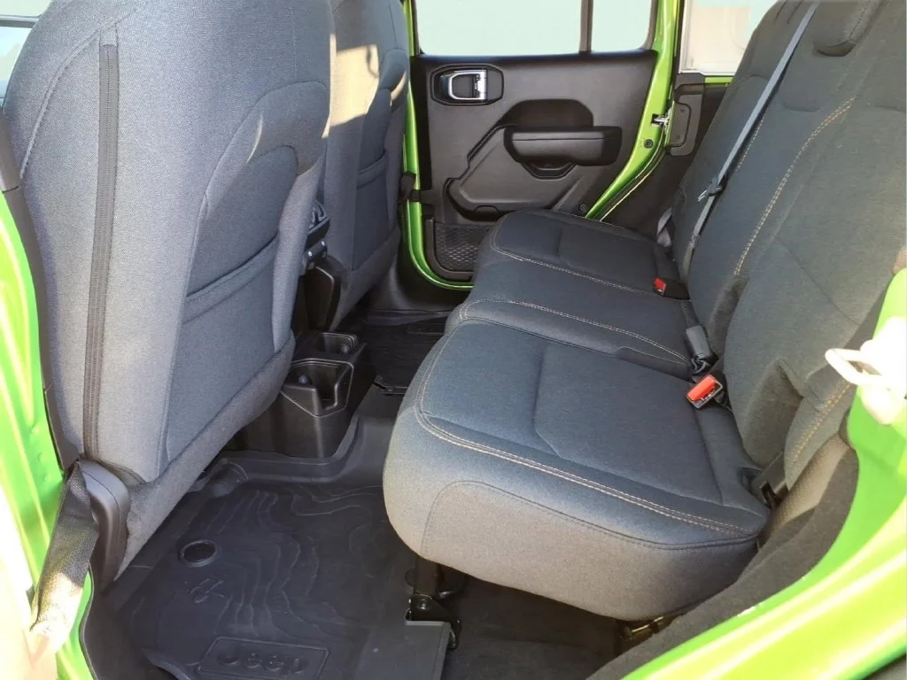 Used 2025 Green Jeep Sport S image 14