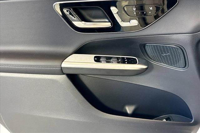 New 2026 Polar White Mercedes-Benz GLC 300 image 46