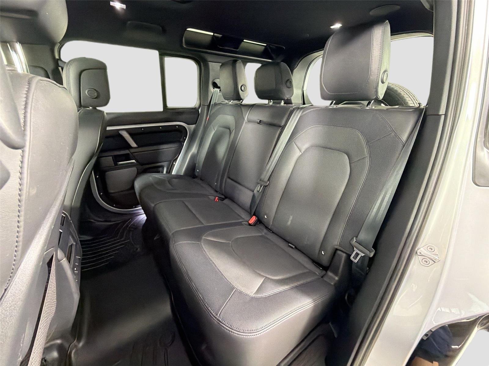 Used 2024 Hakuba Silver Land Rover X-Dynamic SE image 24