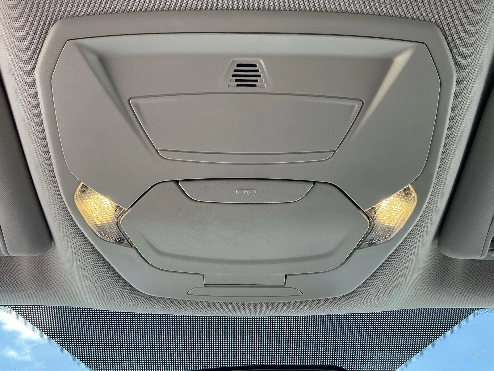 Used 2018 Magnetic Ford SEL image 17