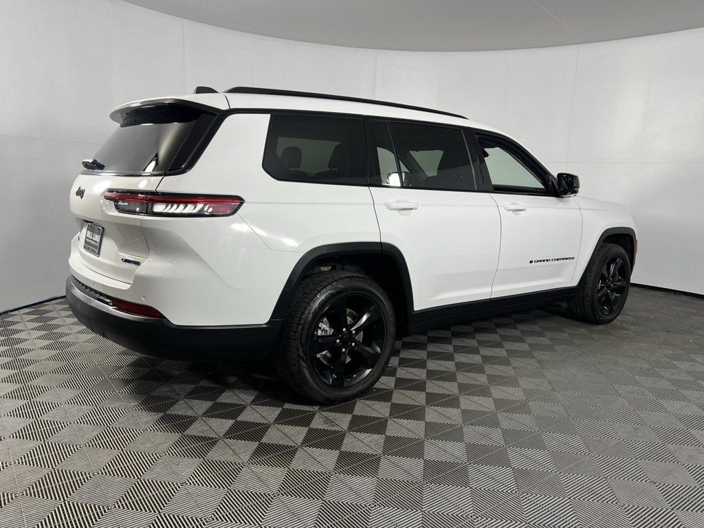 2022 Jeep Grand Cherokee Limited photo 2