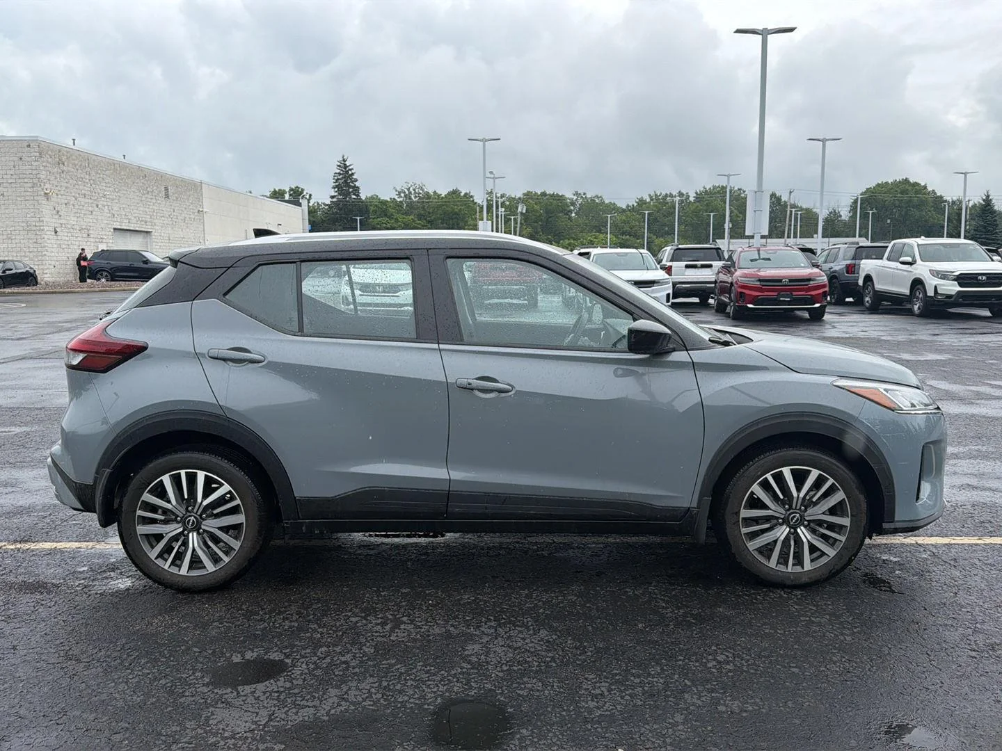 Used 2023 Gray/Super Black Nissan SV image 4