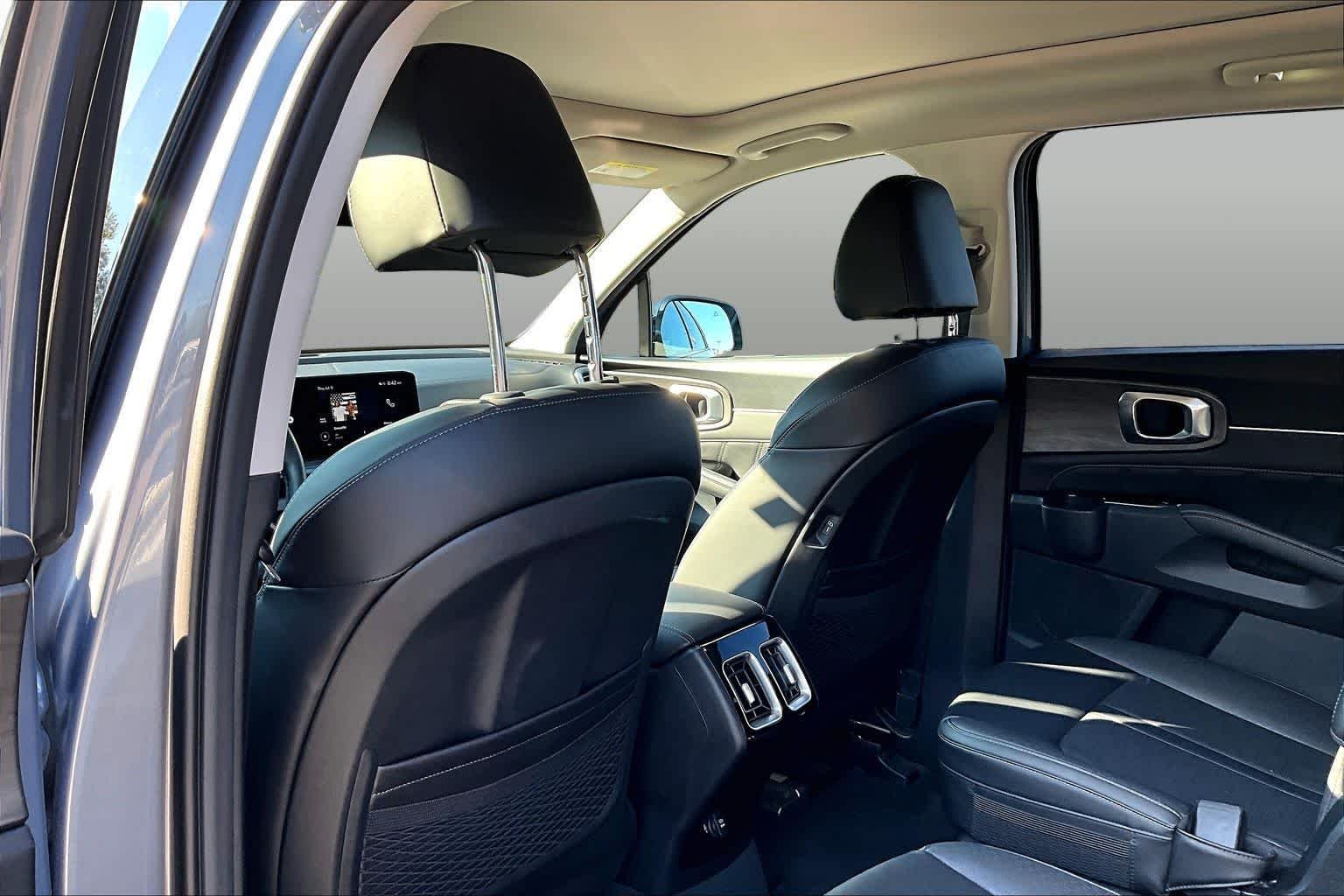Used 2024 Everlasting Silver Kia X-Line SX image 22