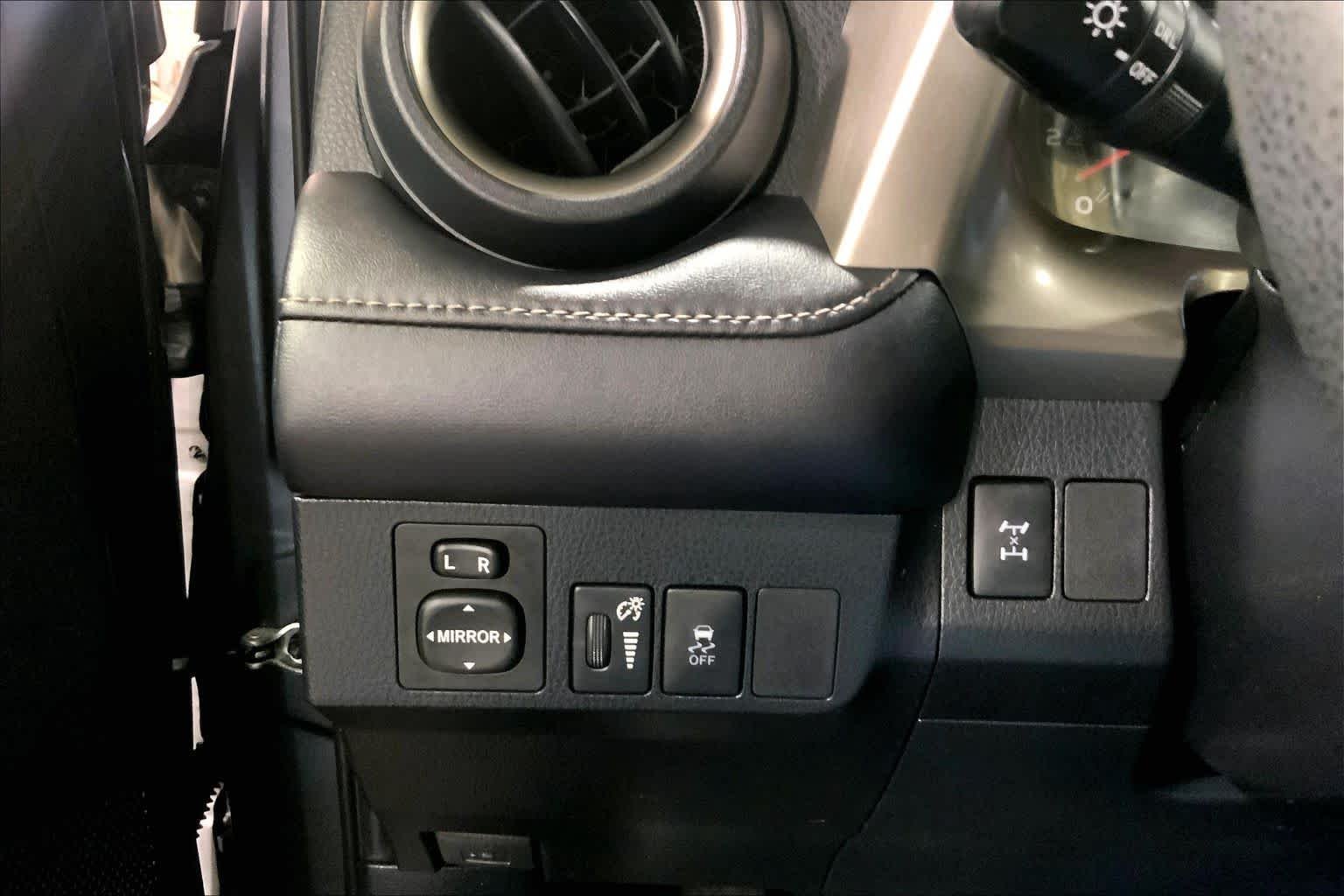 Used 2014 Magnetic Gray Metallic Toyota XLE image 35