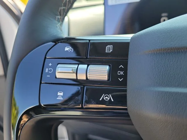New 2026 Glacial White Pearl Kia LX image 15