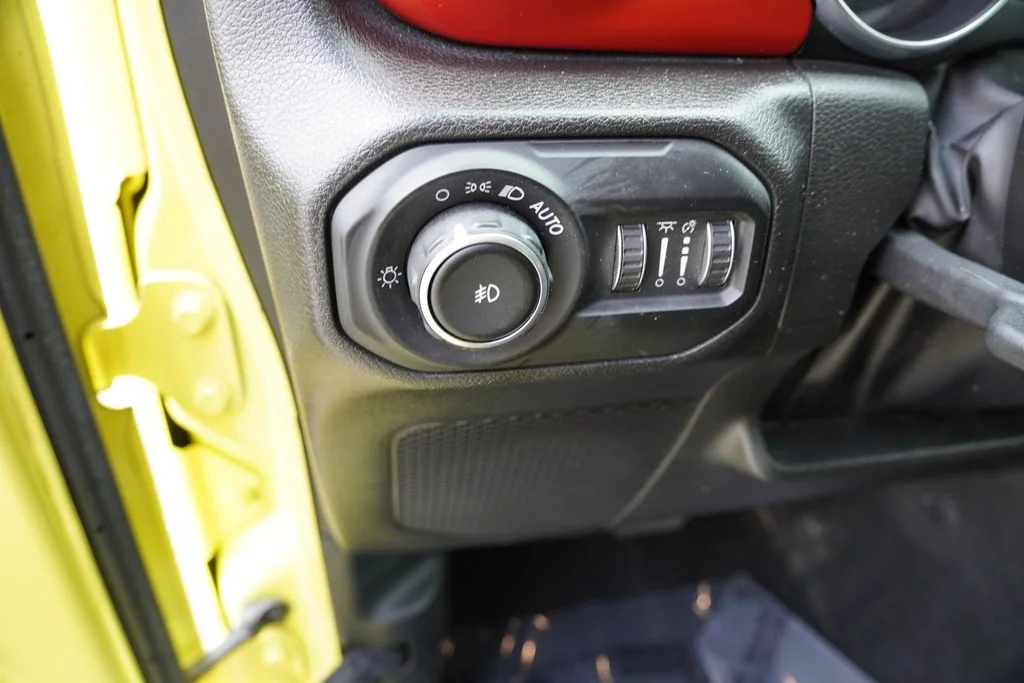 Used 2022 High Velocity Clearcoat Jeep Unlimited Rubicon image 24