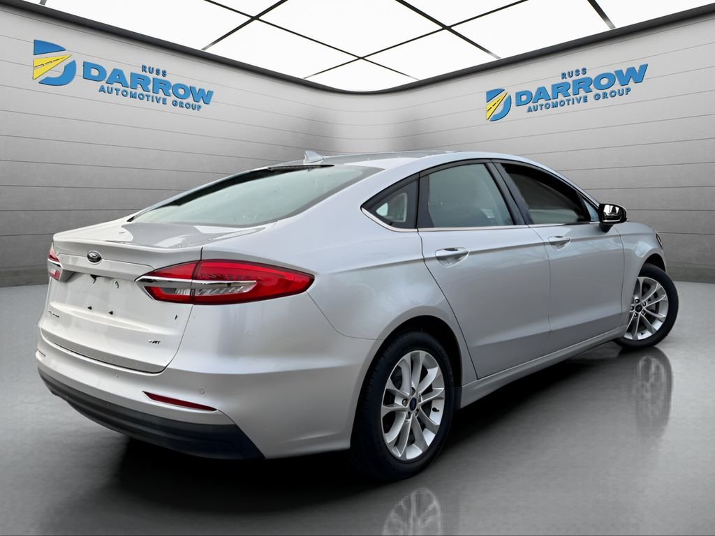 Used 2019 Silver Ford SE image 5