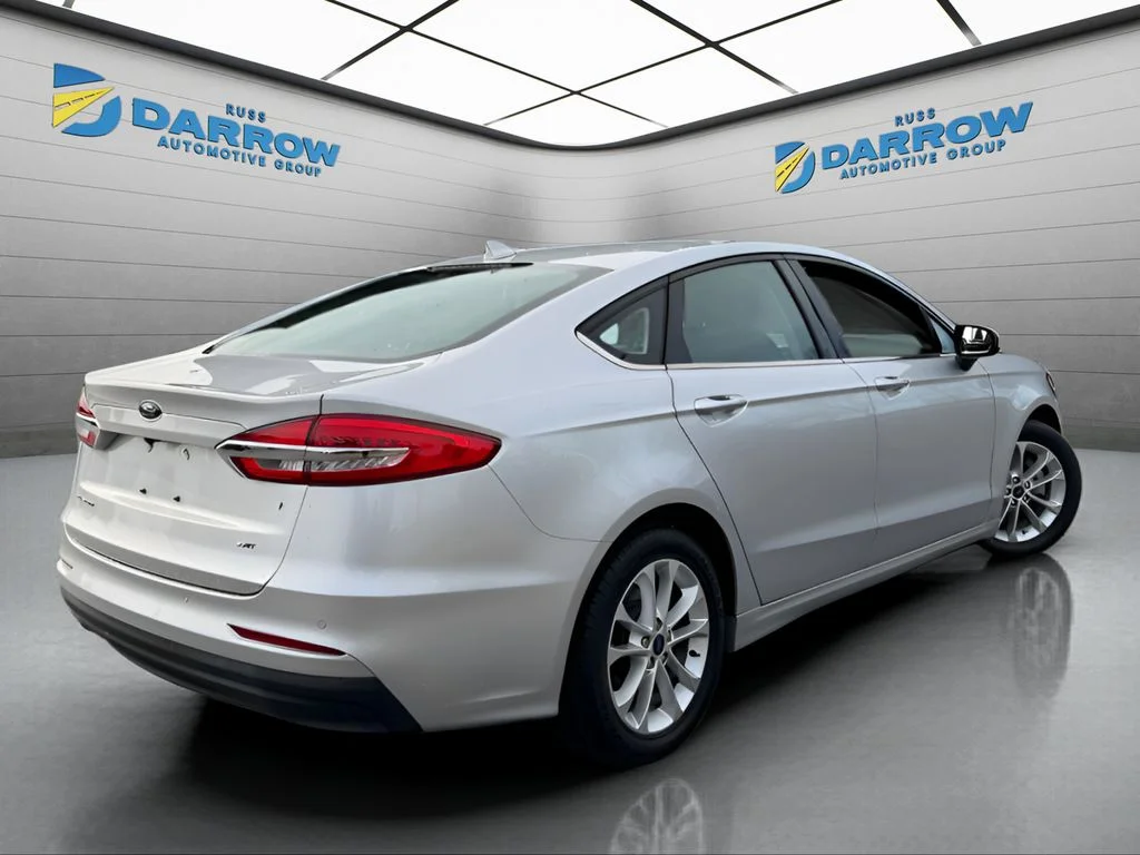 Used 2019 Silver Ford SE image 5