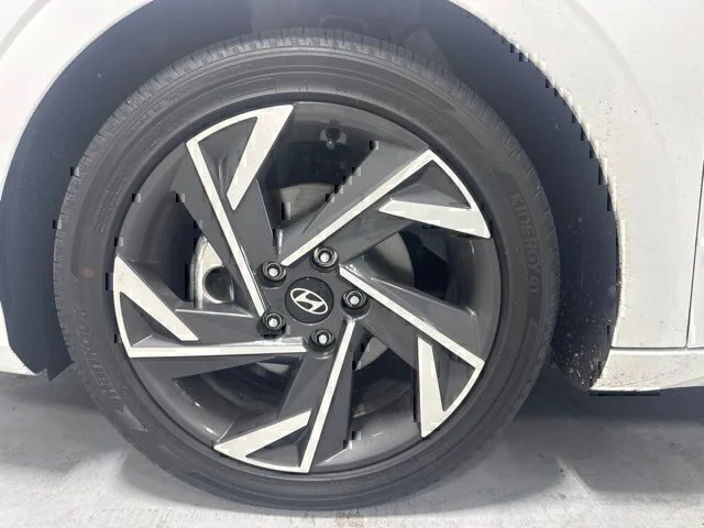 Used 2025 White Hyundai Limited image 11