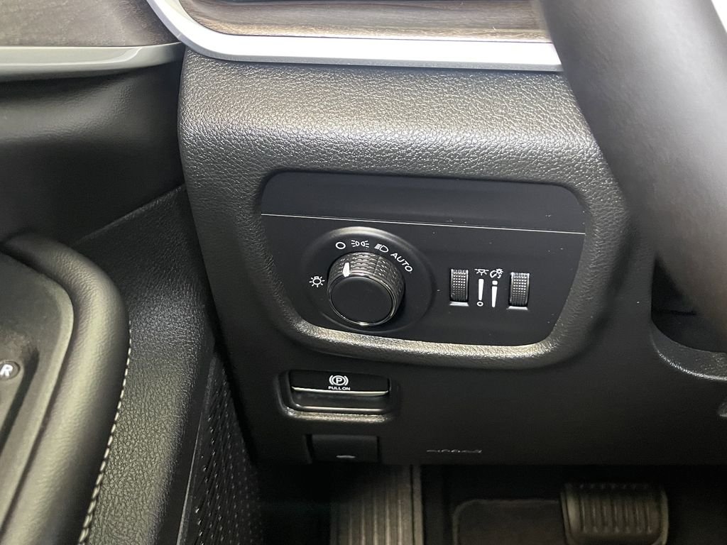New 2026 Baltic Gray Metallic Clearcoat Jeep Altitude image 31