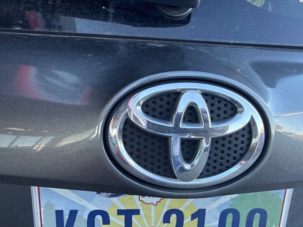 Used 2018 Magnetic Gray Metallic Toyota XLE image 4