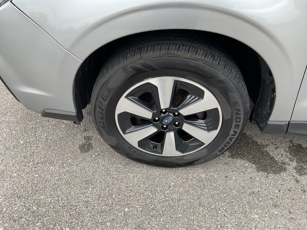Used 2017 Ice Silver Metallic Subaru Limited image 5