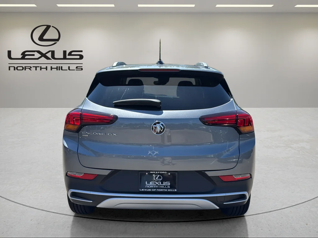 Used 2021  Buick Select image 7