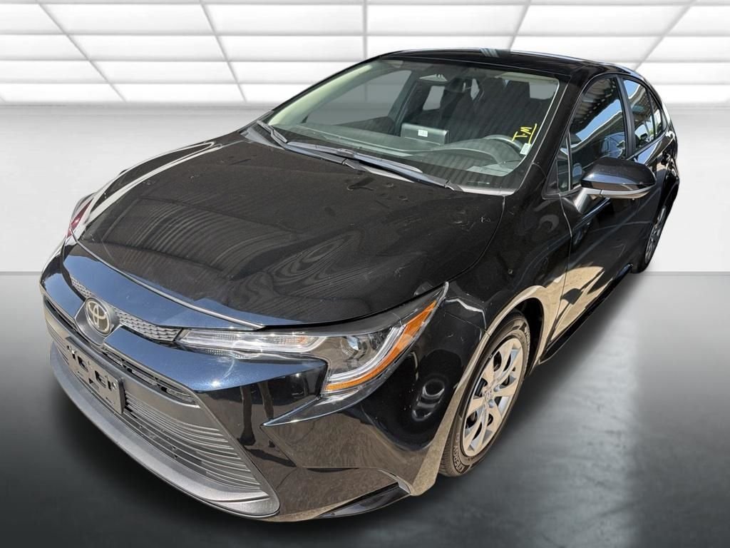 Used 2025  Toyota LE image 5