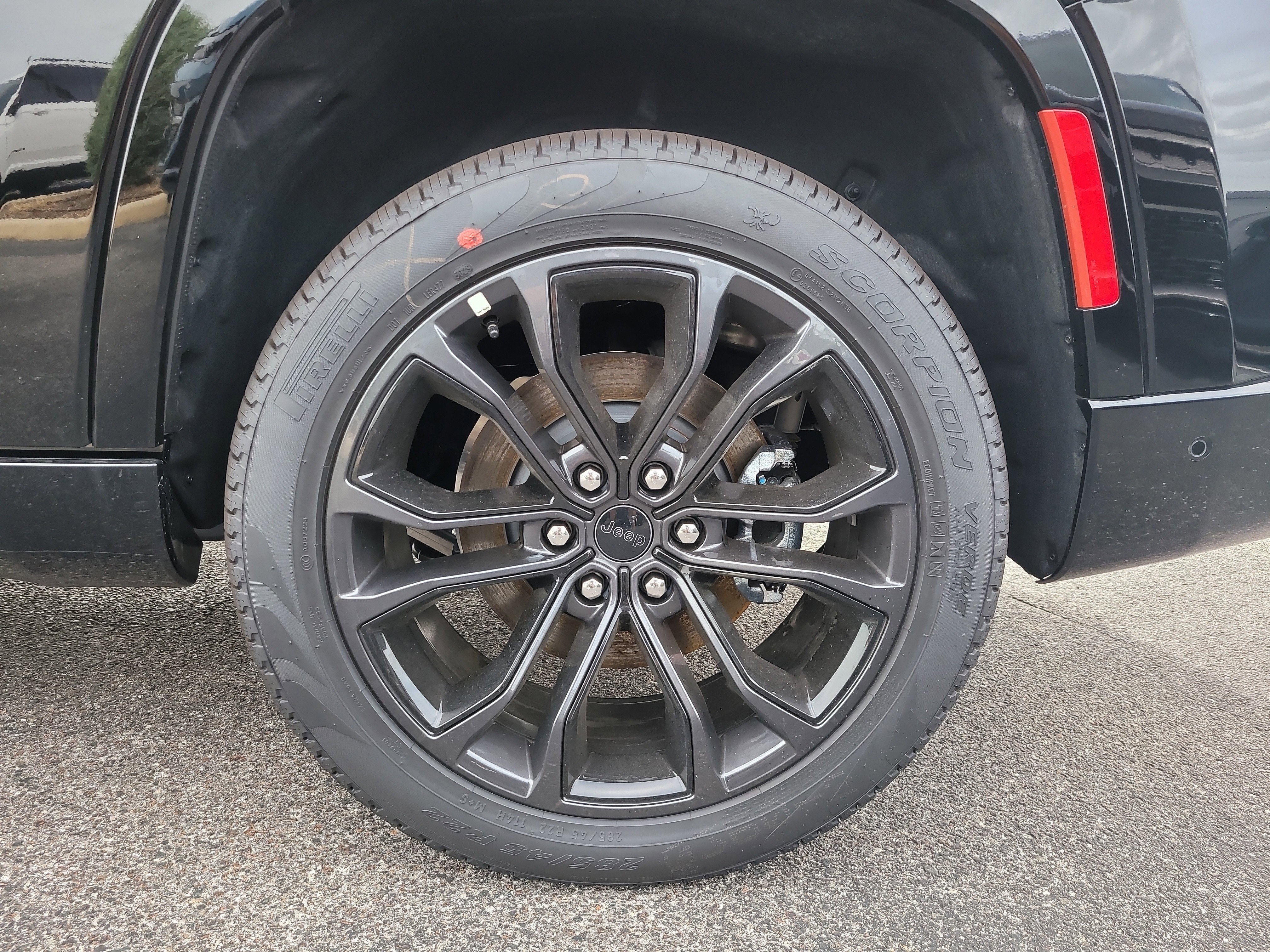 New 2026 High Gloss Black Exterior Paint Jeep Summit Obsidian image 9
