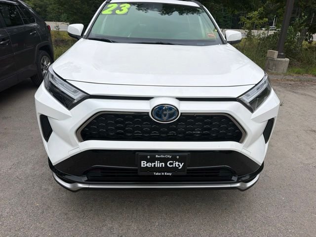 Used 2023 Ice Toyota SE image 2