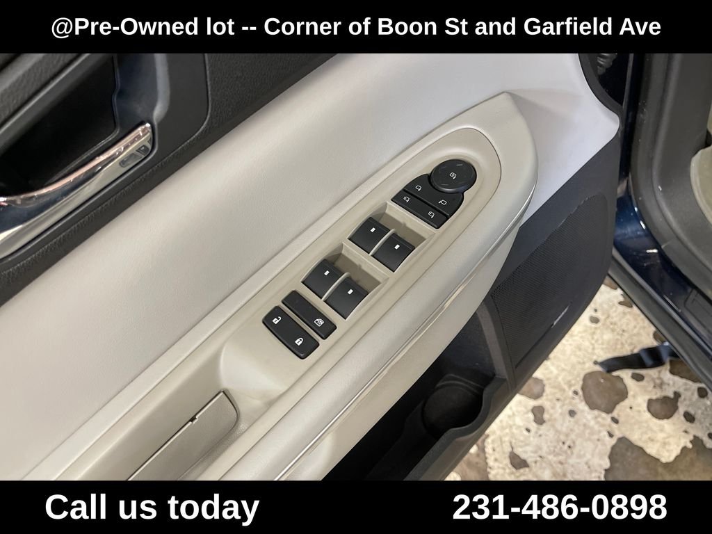 Used 2012  GMC SLT-2 image 15