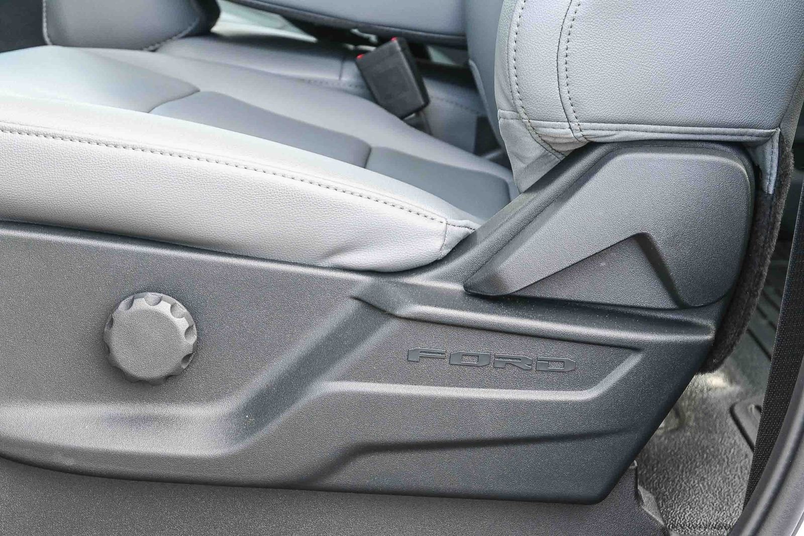 New 2026 Oxford White Ford F-350® XL image 25