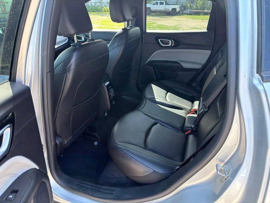Used 2025 Silver Jeep Limited image 9