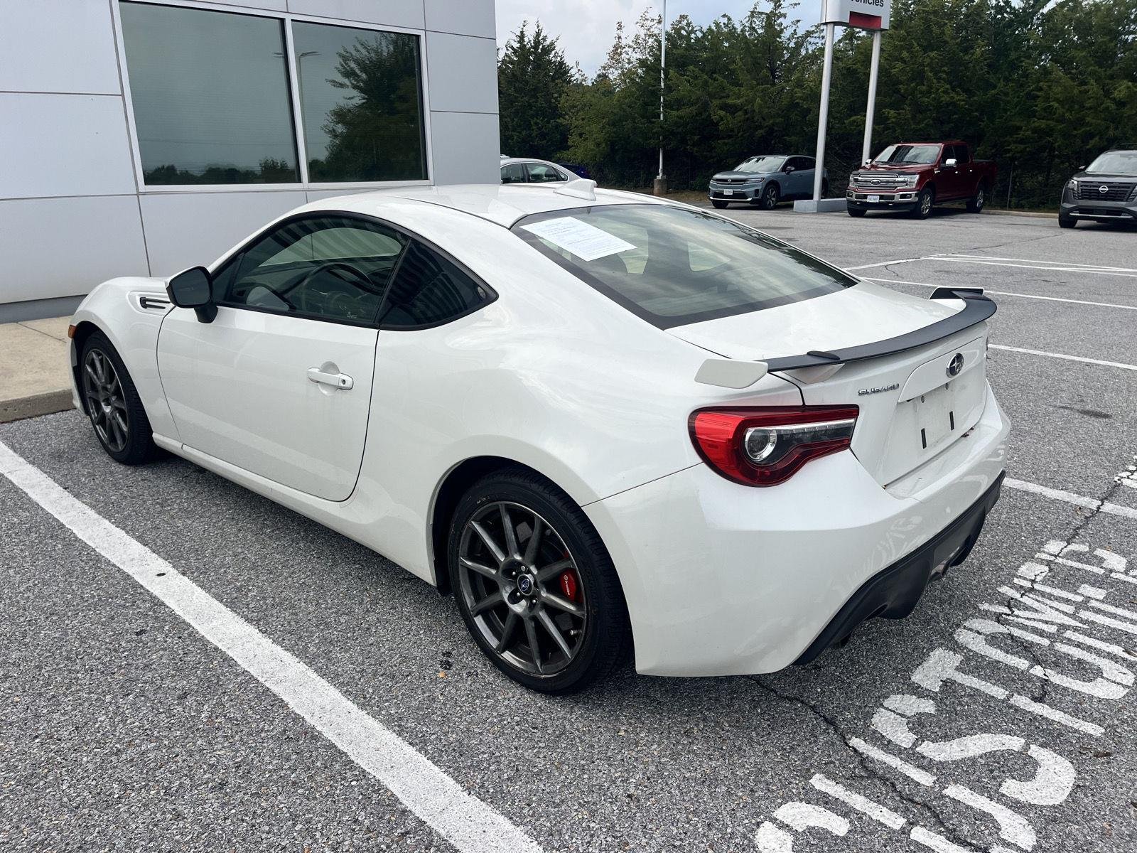 Used 2017 Crystal White Pearl Subaru Limited image 5