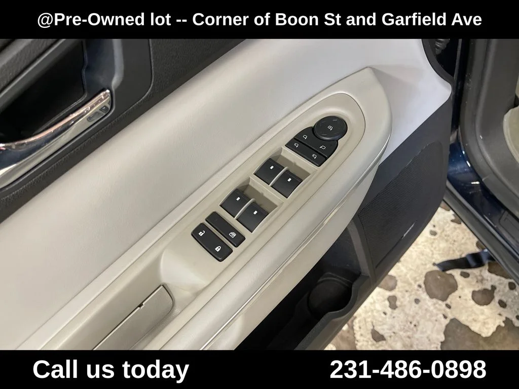 Used 2012  GMC SLT-2 image 15