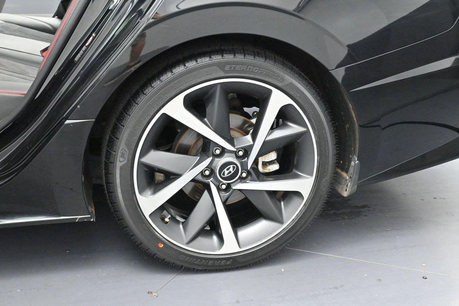 Used 2022 Phantom Black Hyundai SEL Plus image 35