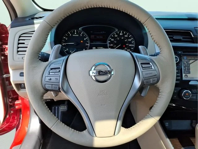Used 2015 Red Nissan 3.5 SL image 19