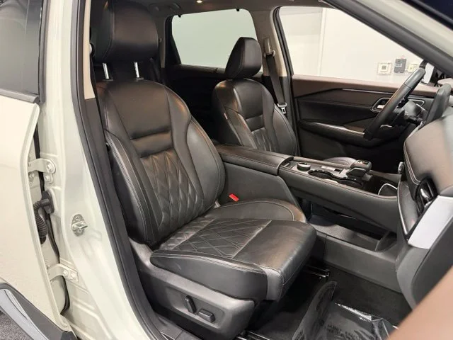 Used 2021 White Nissan Platinum image 34