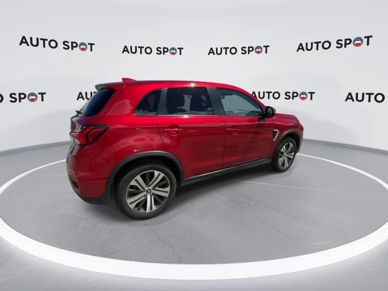 Used 2022 Red Diamond Mitsubishi SE image 3