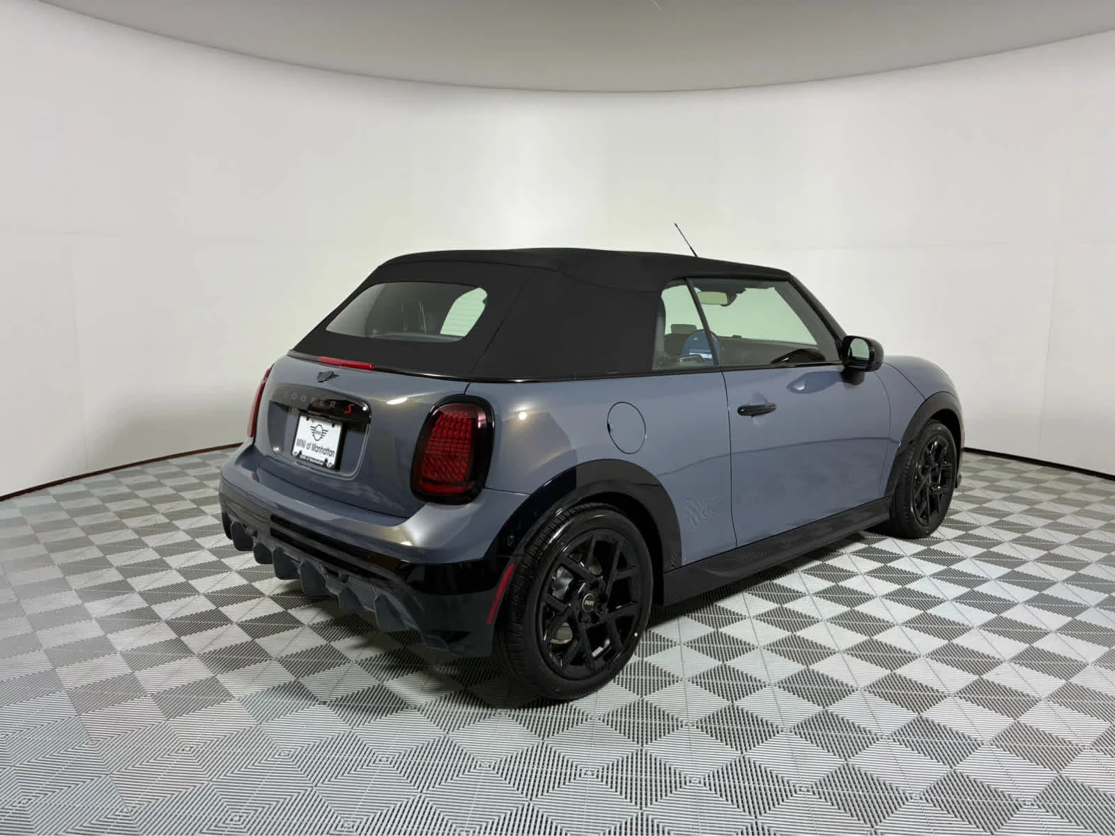New 2026 Copper Grey Metallic MINI Iconic image 11