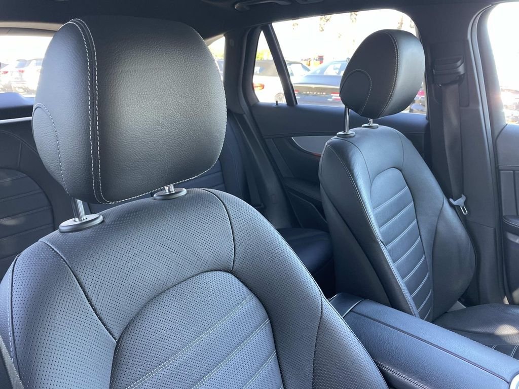 Used 2019 Black Mercedes-Benz GLC 350e image 28