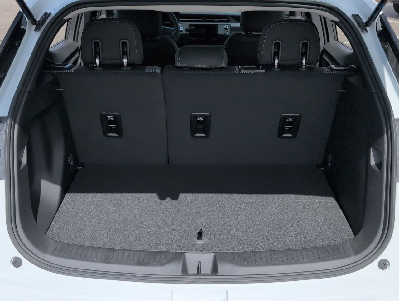 New 2027 Summit White Chevrolet LT image 23