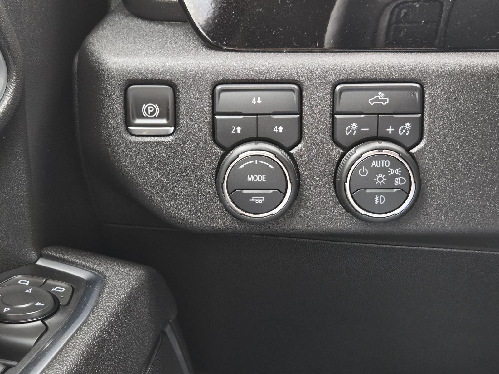 Used 2025 Summit White Chevrolet LT image 16