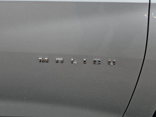 Used 2017 SILVER ICE METALLIC Chevrolet LT image 33