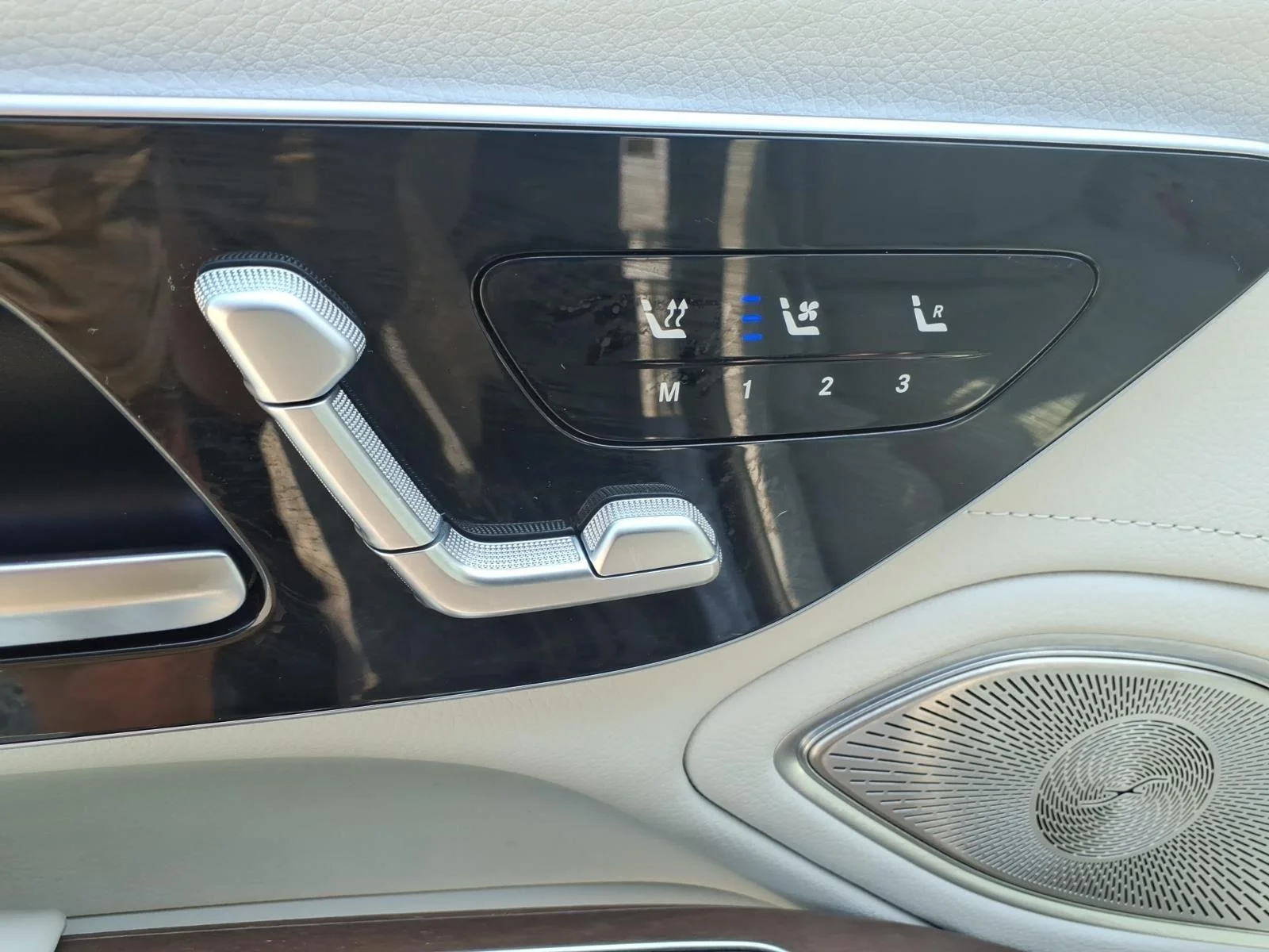 Used 2023 Twilight Blue Metallic Mercedes-Benz EQS 580 image 22