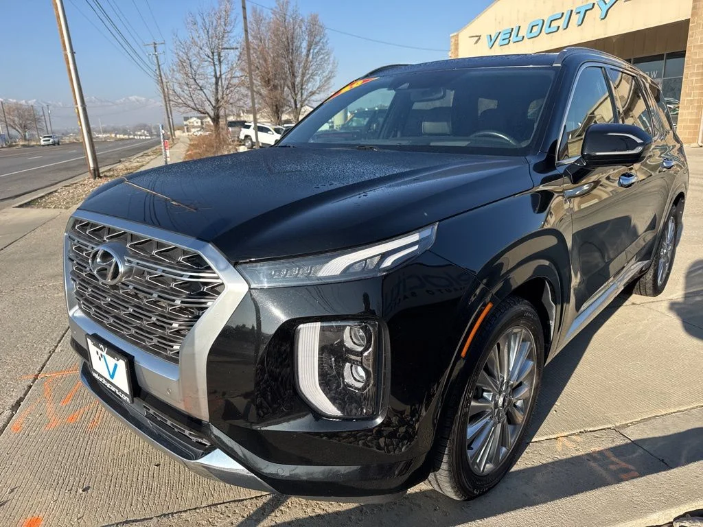 Used 2020 Black Hyundai Limited image 3