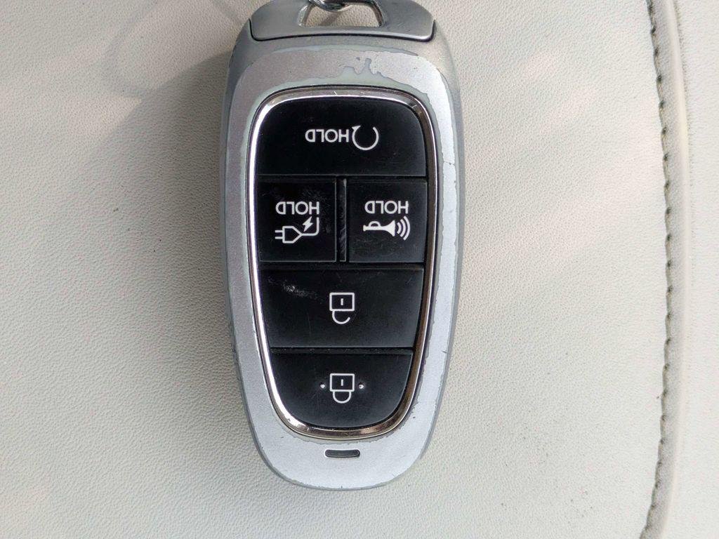 New 2023 Black Hyundai SE image 34